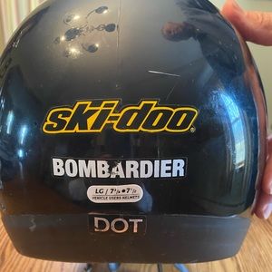 Snowmobile helmet Bombardier LG 7-3/8*7-1/2 Vehicle Users Helmet. Lazer DOT/218